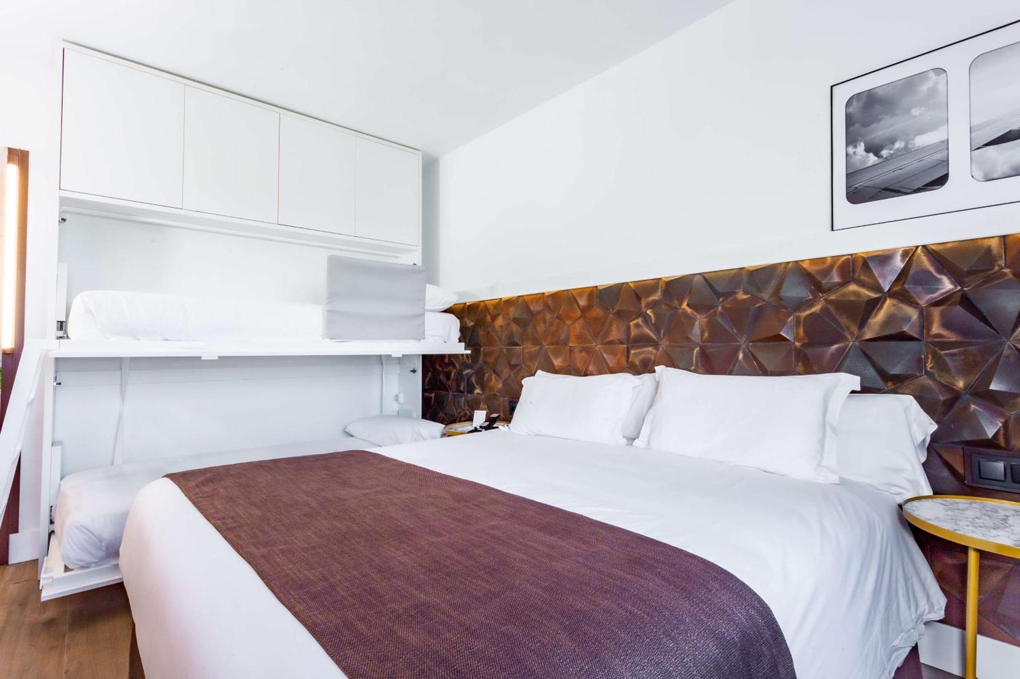 Standard Room One King Bunk Bed Non-Smoking